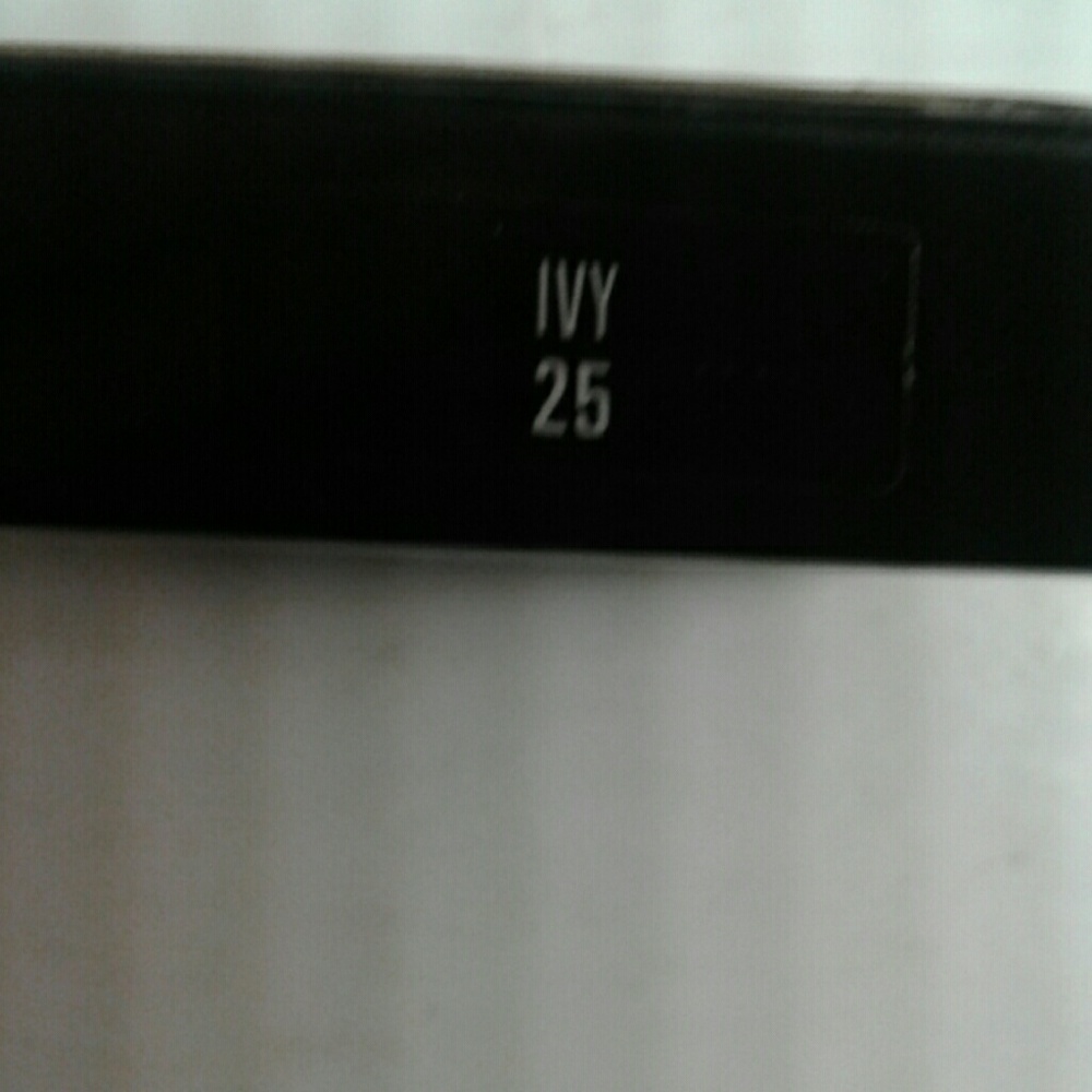 Bobbi Brown Eye Shadow Ivy 25 - Picture 3 of 4